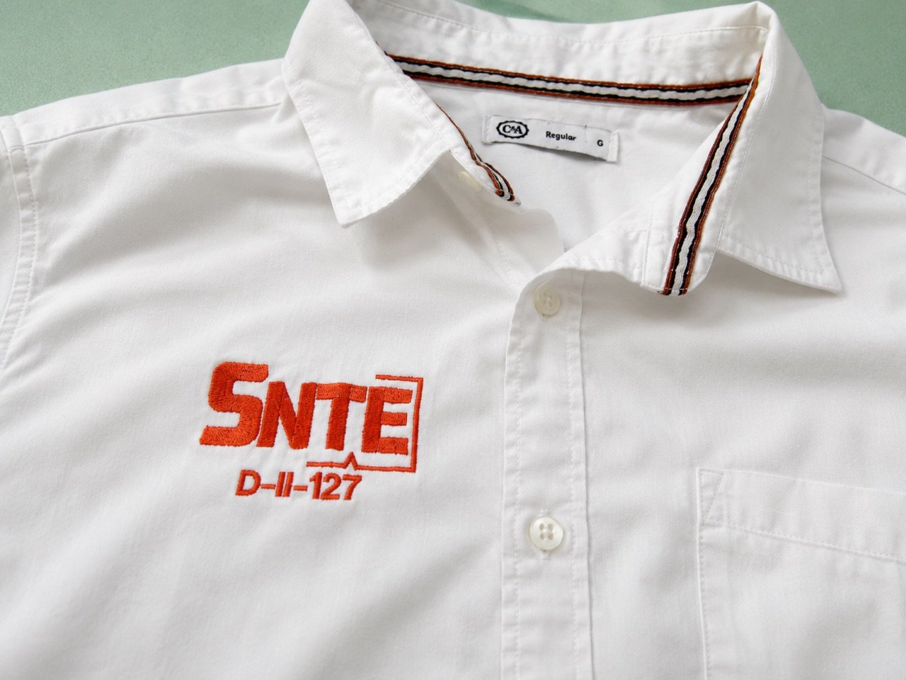 Camisa institucional con bordado SNTE